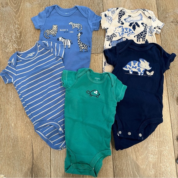 Lot of 15 baby onsies size 0-3 months Carters Zara Burt’s Bee’s and Baby Gown - Picture 2 of 6